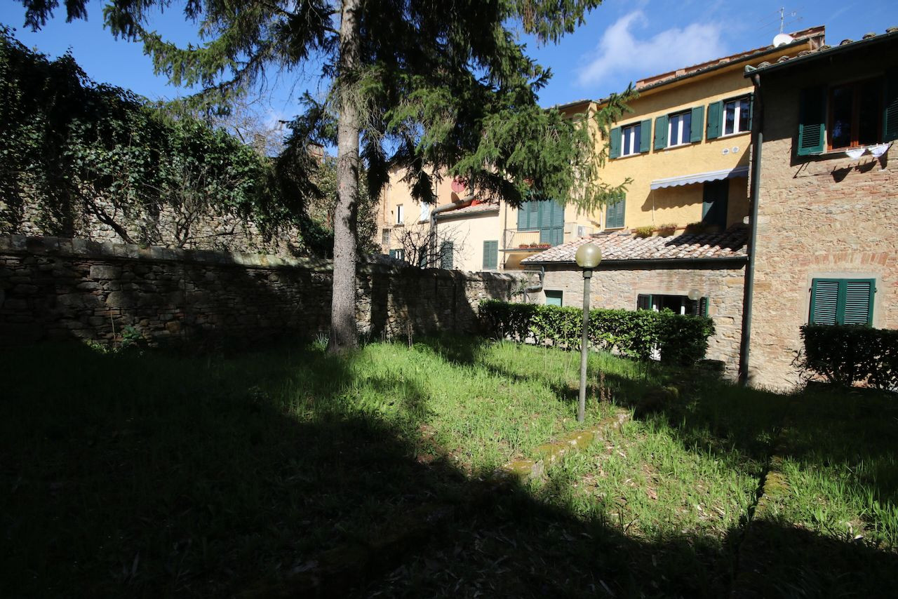 House in Volterra - view 1