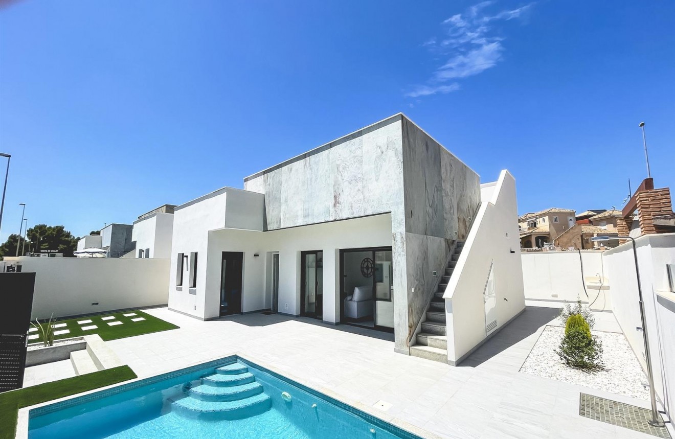 Villa in El Pinar de Campoverde - view 1