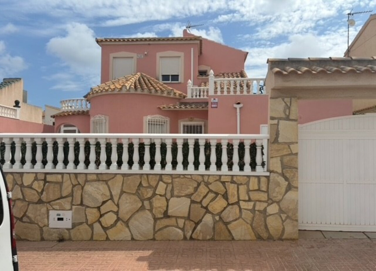 Villa in Punta Prima - view 1