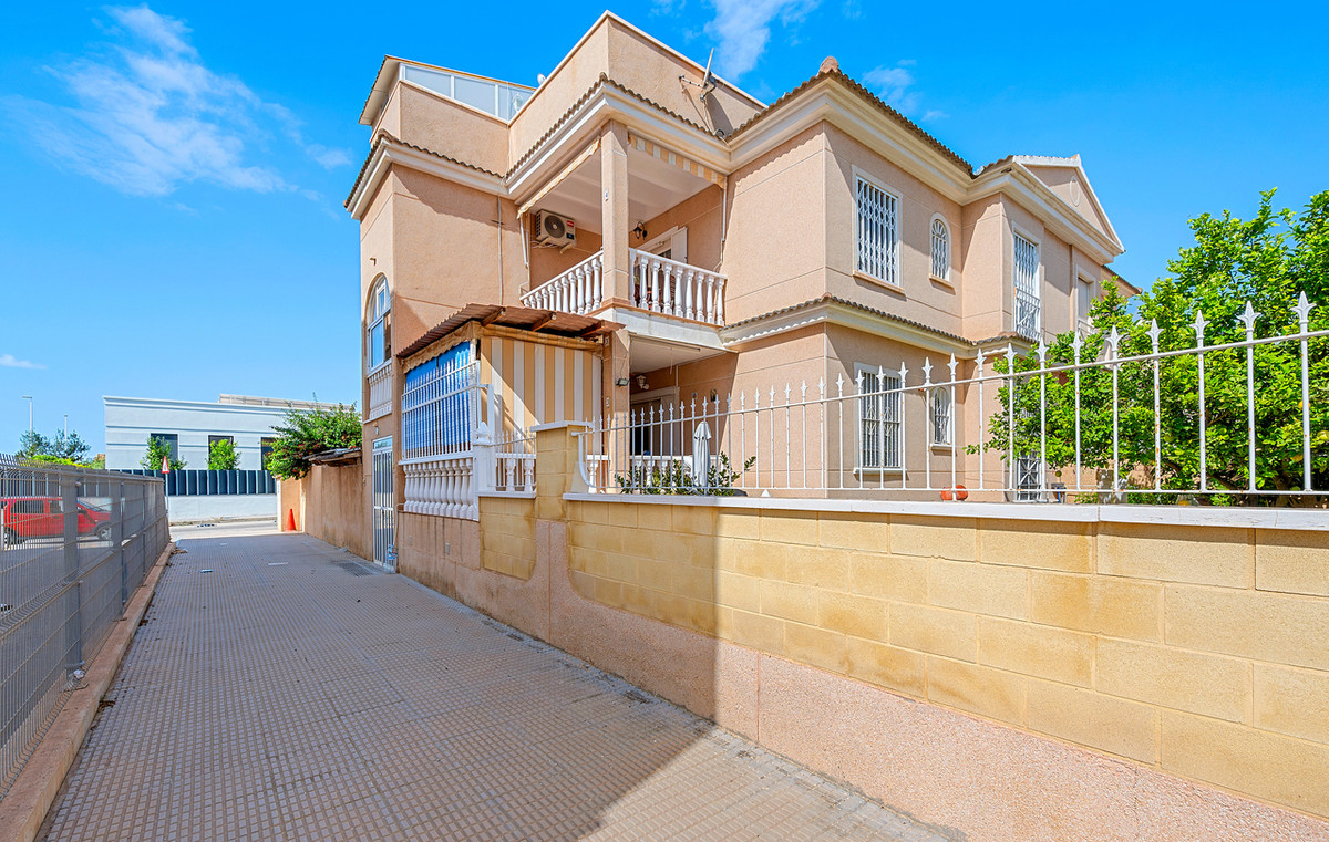 Penthouse in Playa Flamenca - view 1