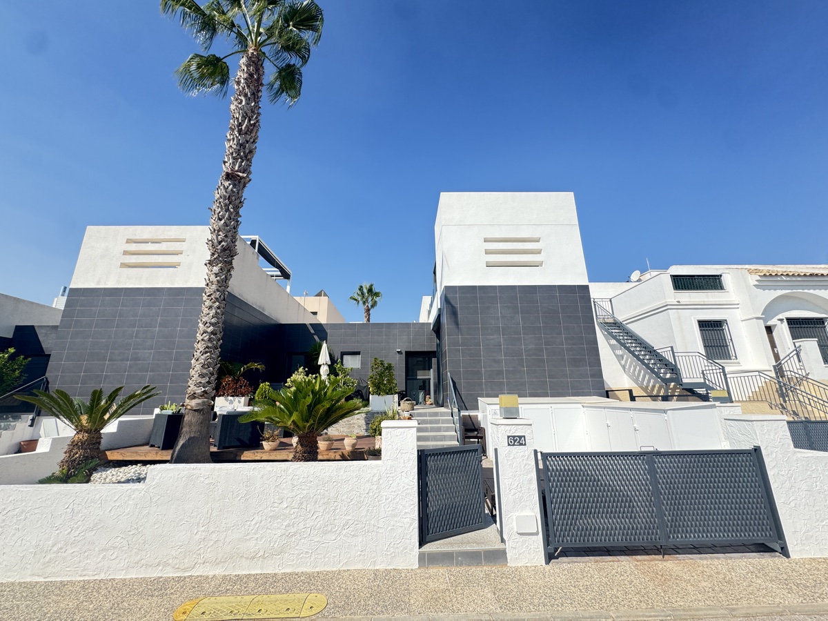 House in Villamartin - view 1