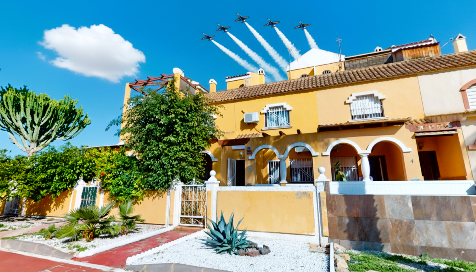 House in Los Alcazares - view 1