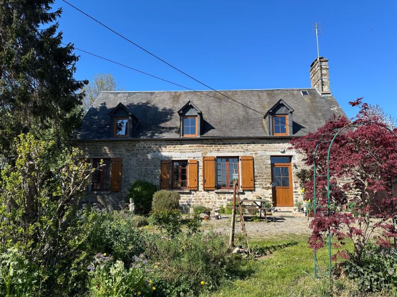 House in Mortain - view 1