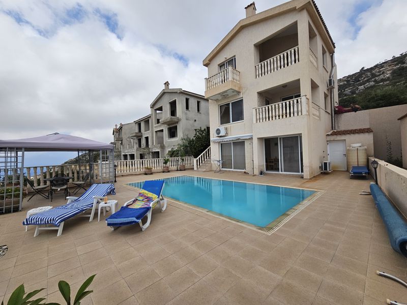 Villa in Pegeia - view 1