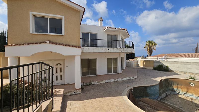 Villa in Agios Georgios - view 1