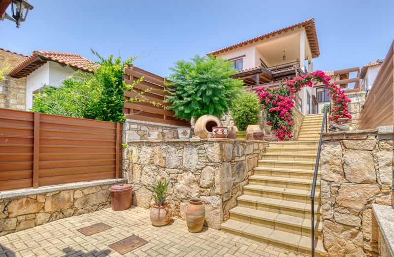 Villa in Souni - view 1