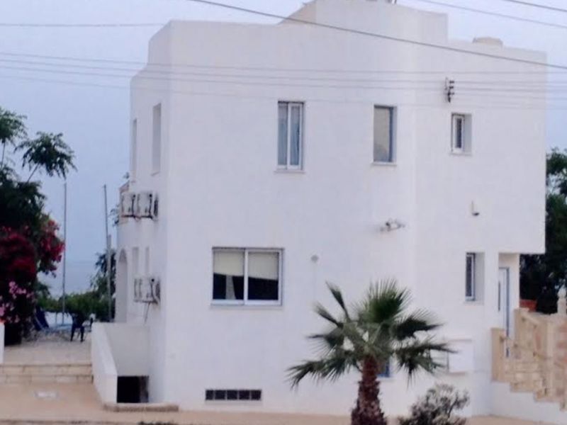 Villa in Chlorakas - view 1