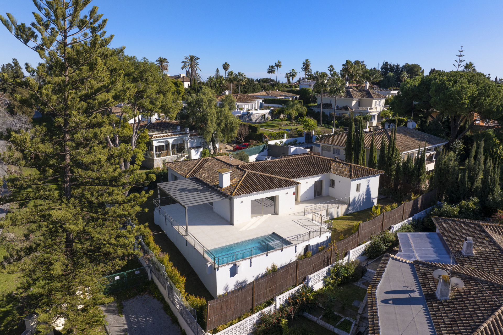Villa in Guadalmina - view 1