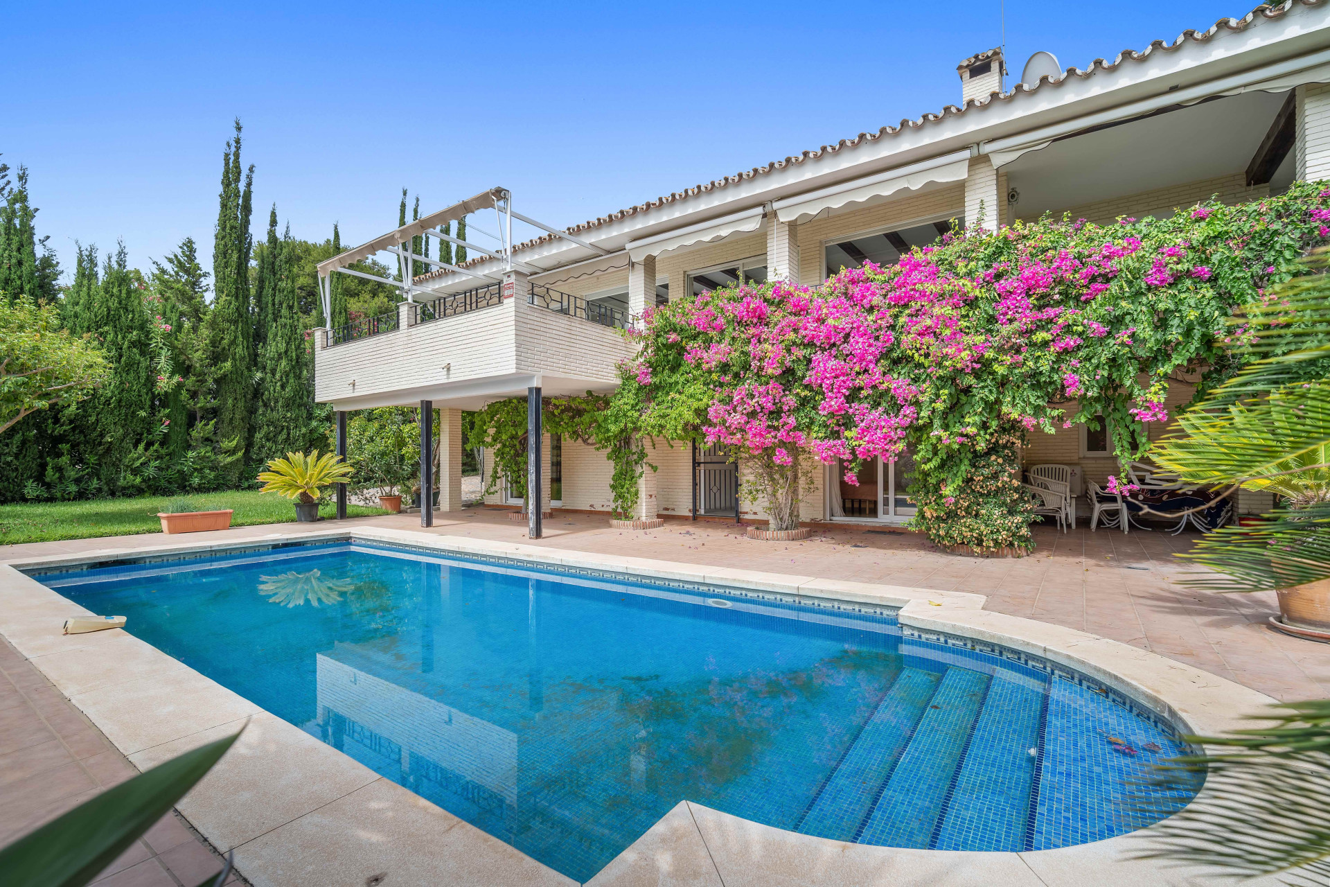 Villa in Guadalmina - view 1