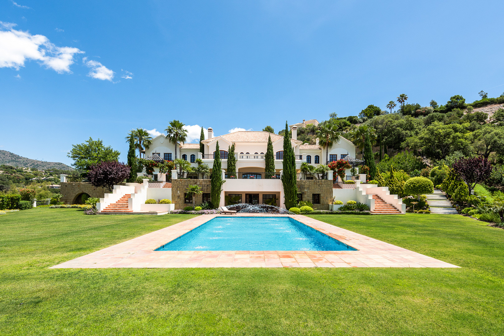 Villa in Urbanizacion la Heredia - view 1