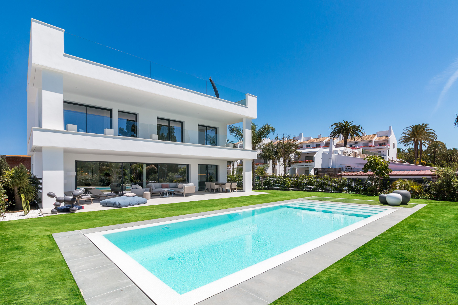 Villa in Nueva Andalucia - view 1