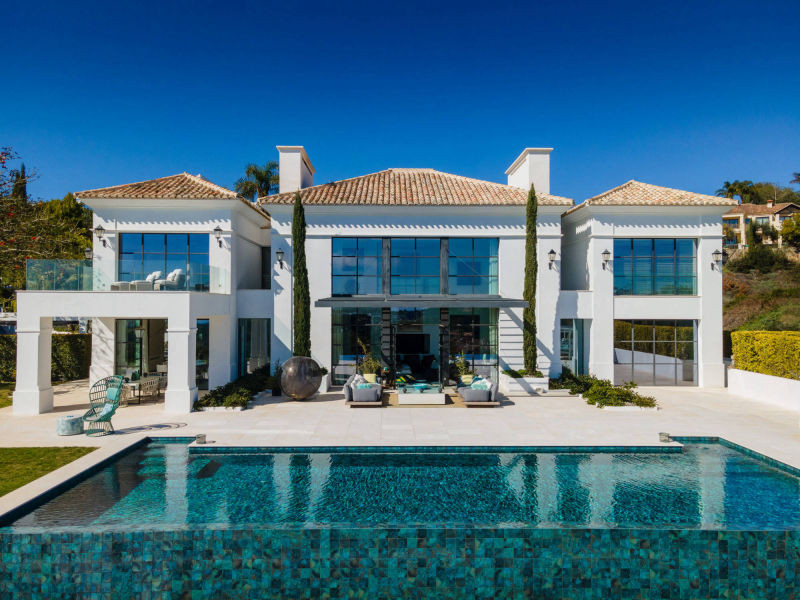 Villa in Benahavis - view 1