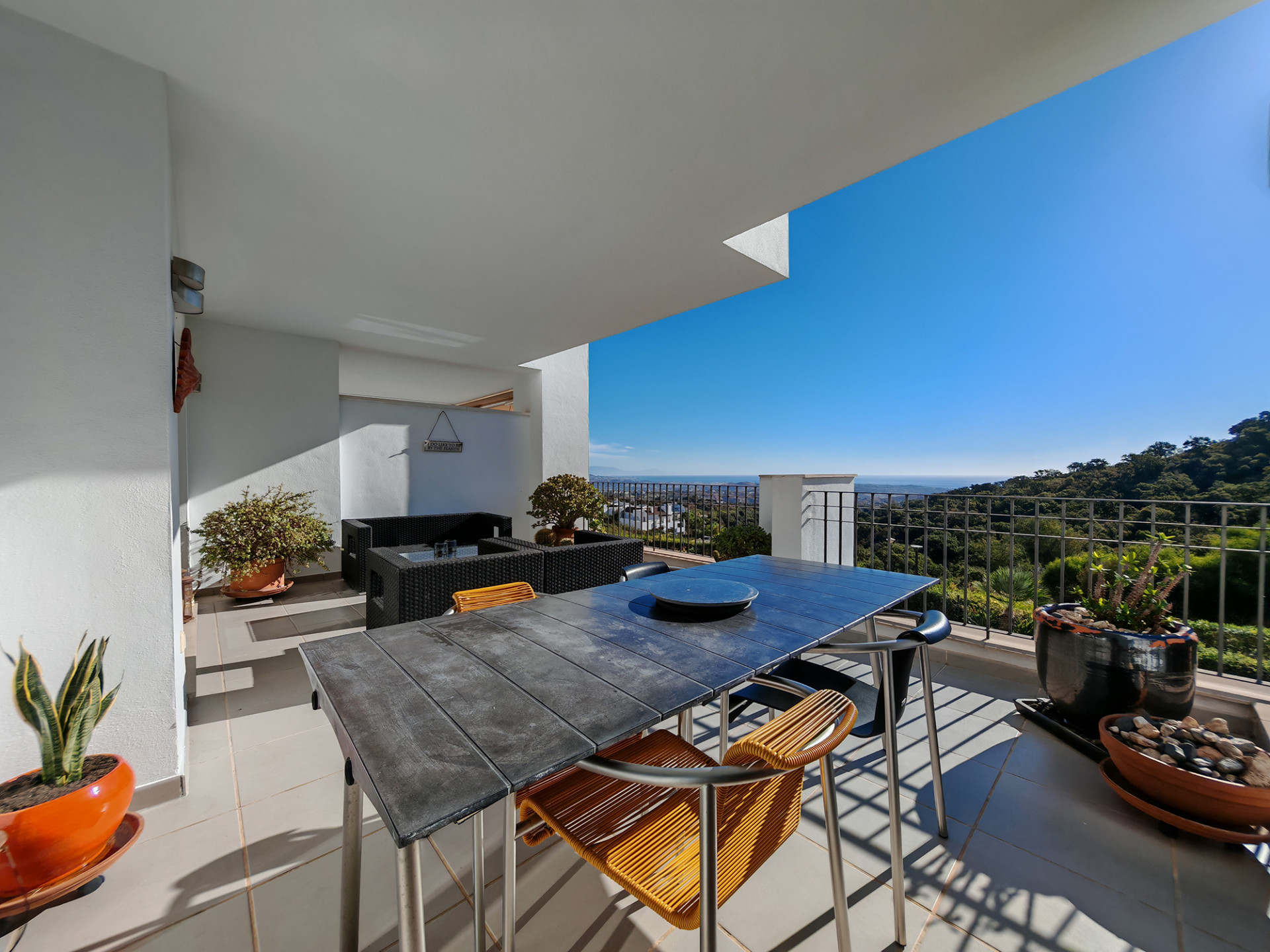 Apartment in La Mairena - view 1