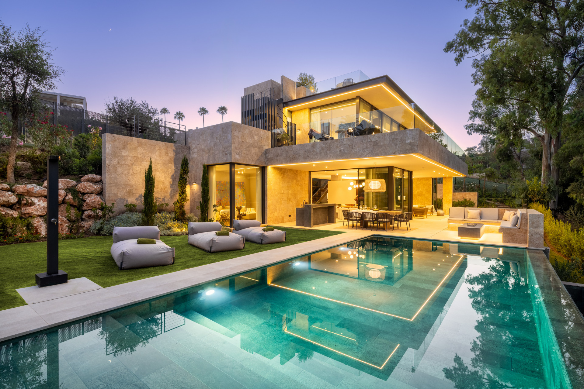 Villa in Nueva Andalucia - view 1