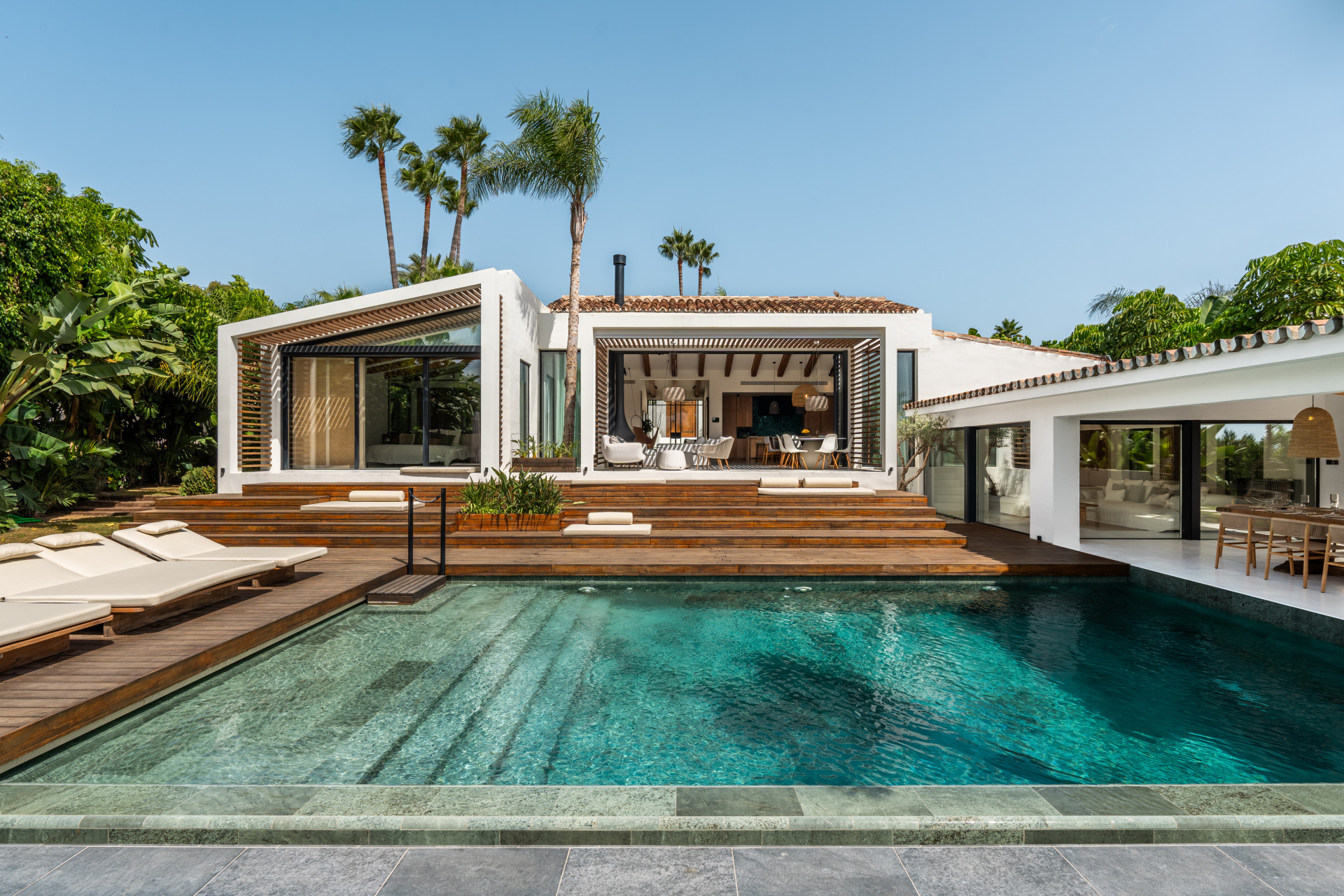 Villa in Nueva Andalucia - view 1