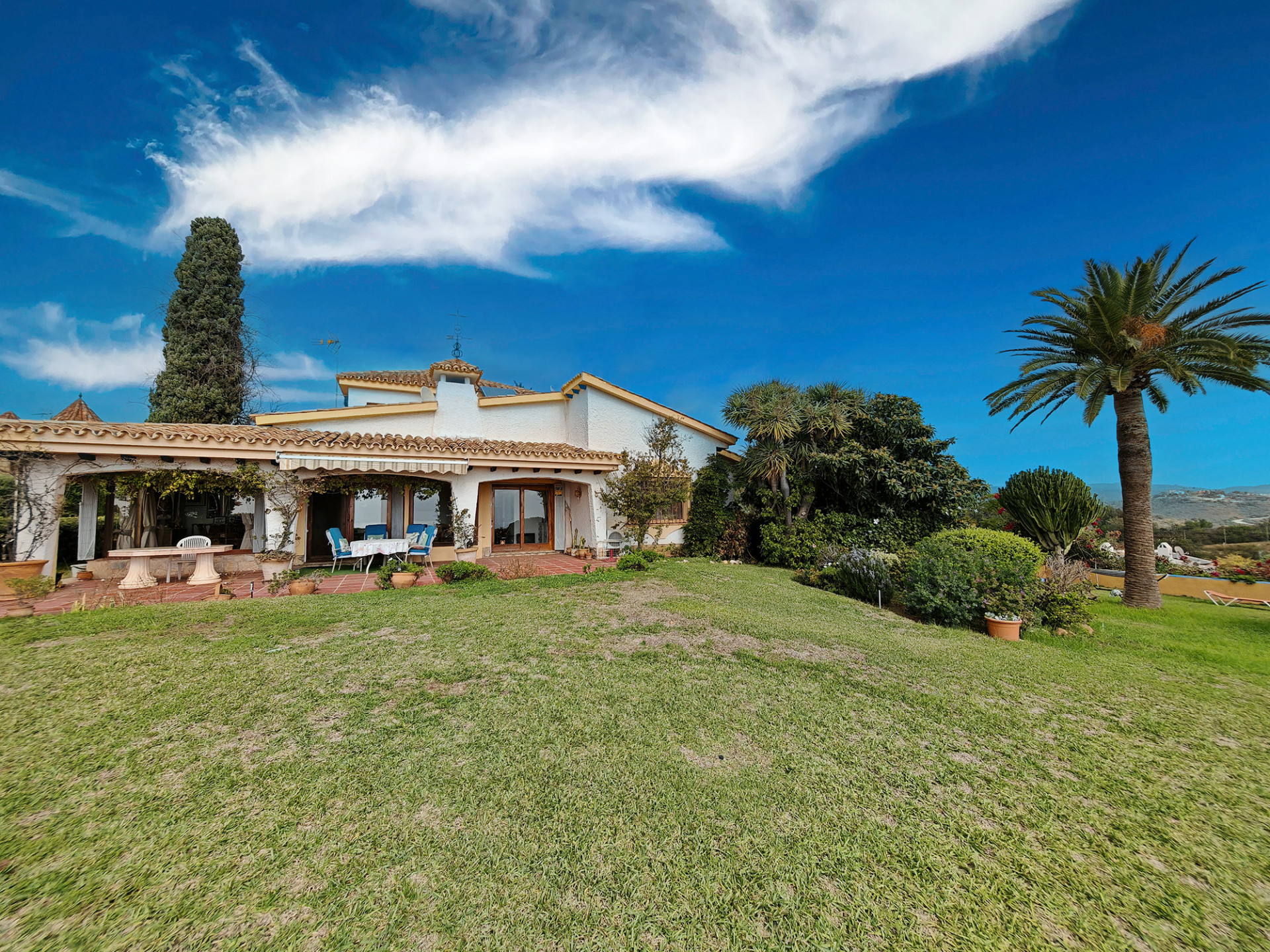 Villa in Marbella - view 1