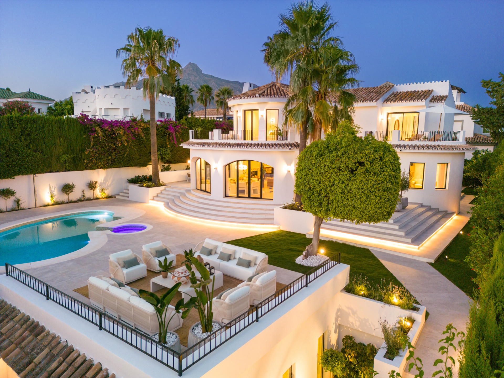 Villa in Nueva Andalucia - view 1