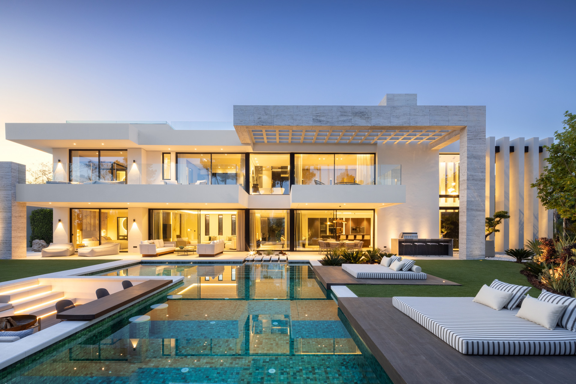 Villa in Nueva Andalucia - view 1
