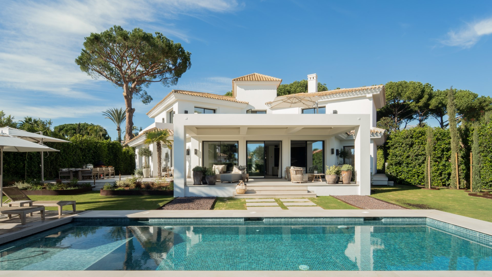 Villa in Elviria - view 1