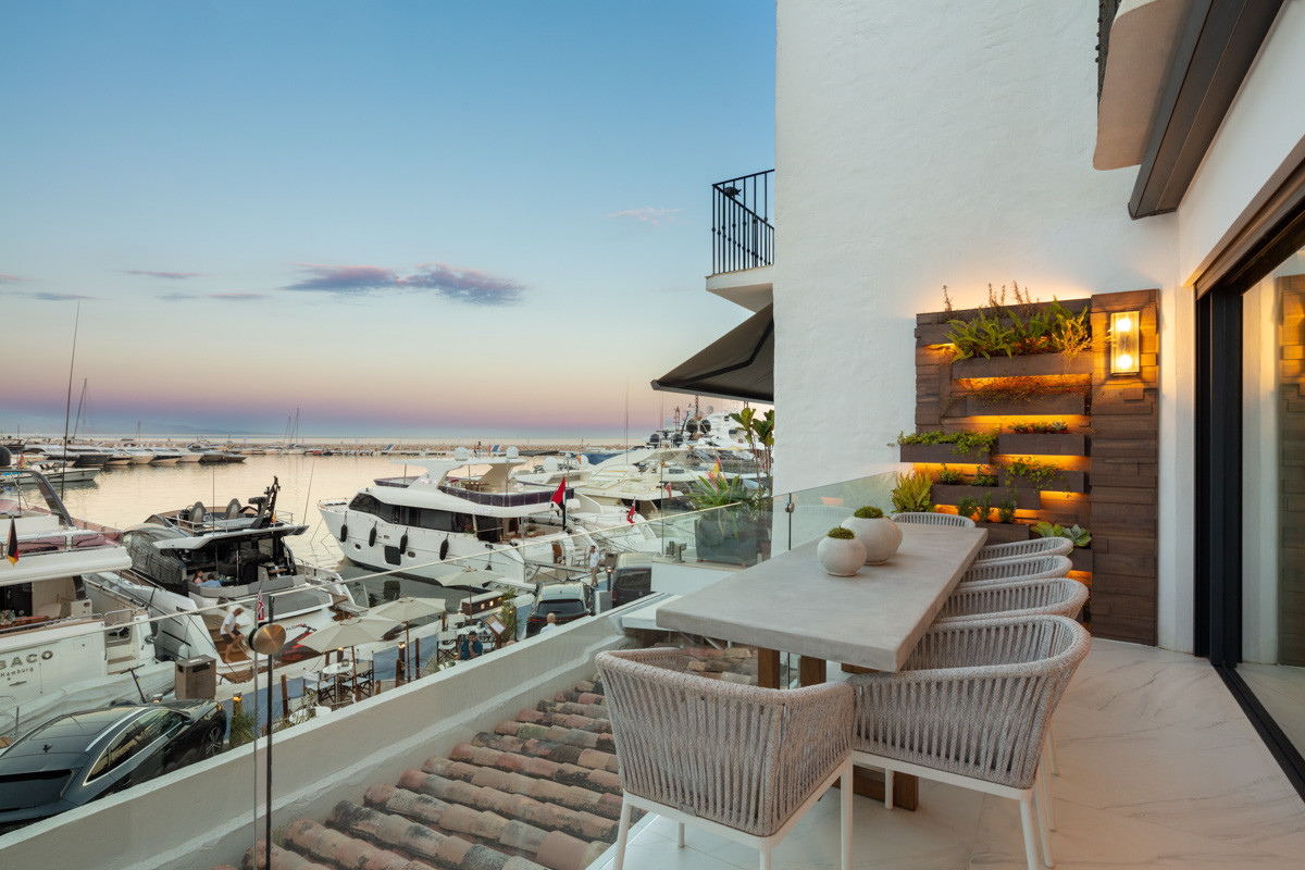 Apartment in Nueva Andalucia - view 1