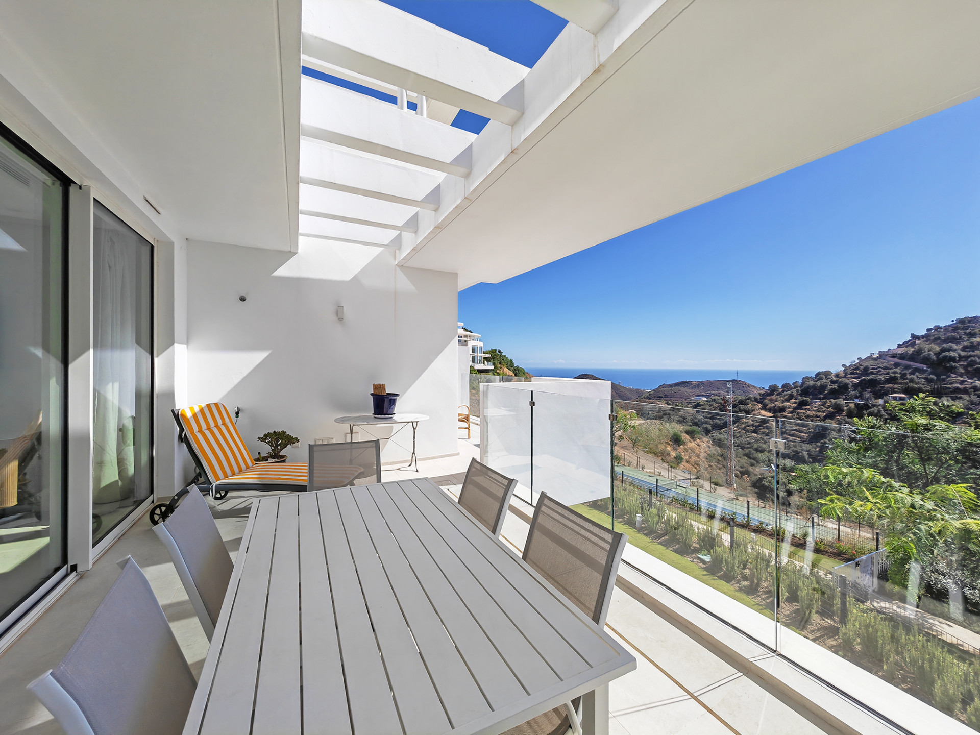 Apartment in Ojen - view 1