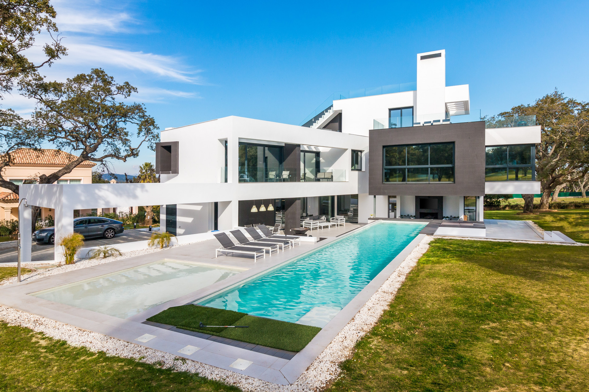 Villa in San Roque - view 1