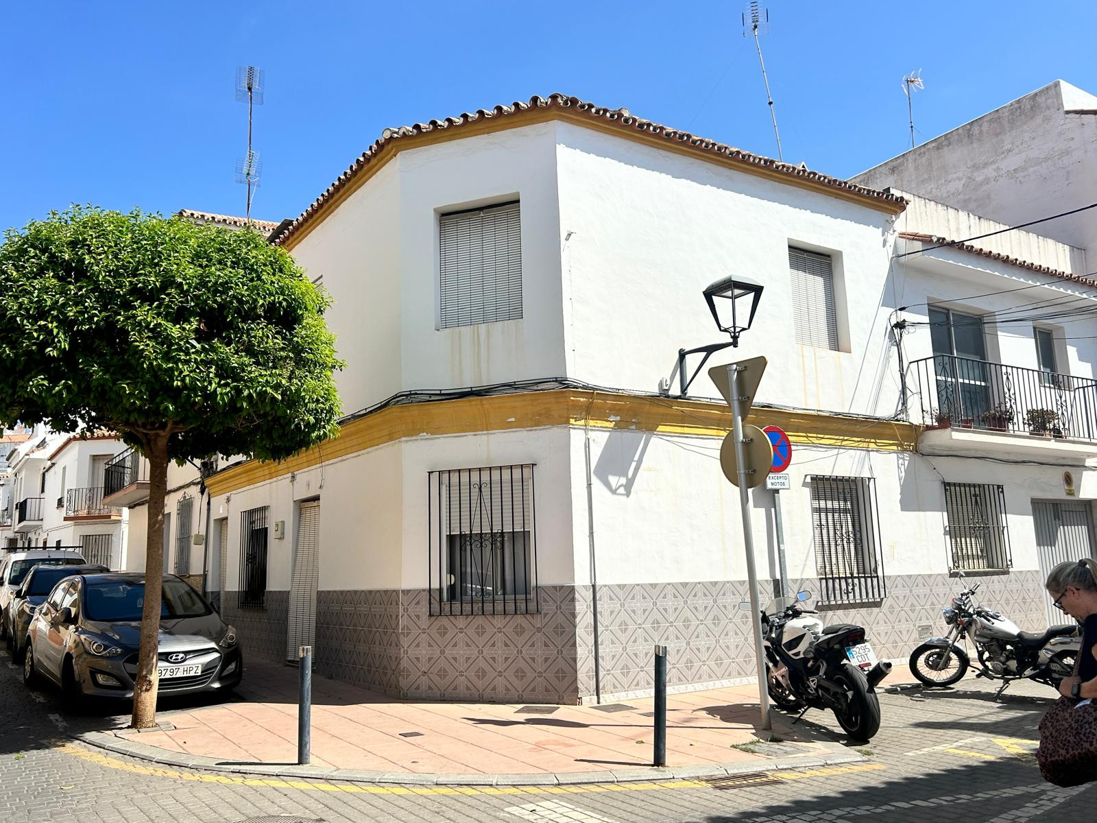 House in Estepona - view 1