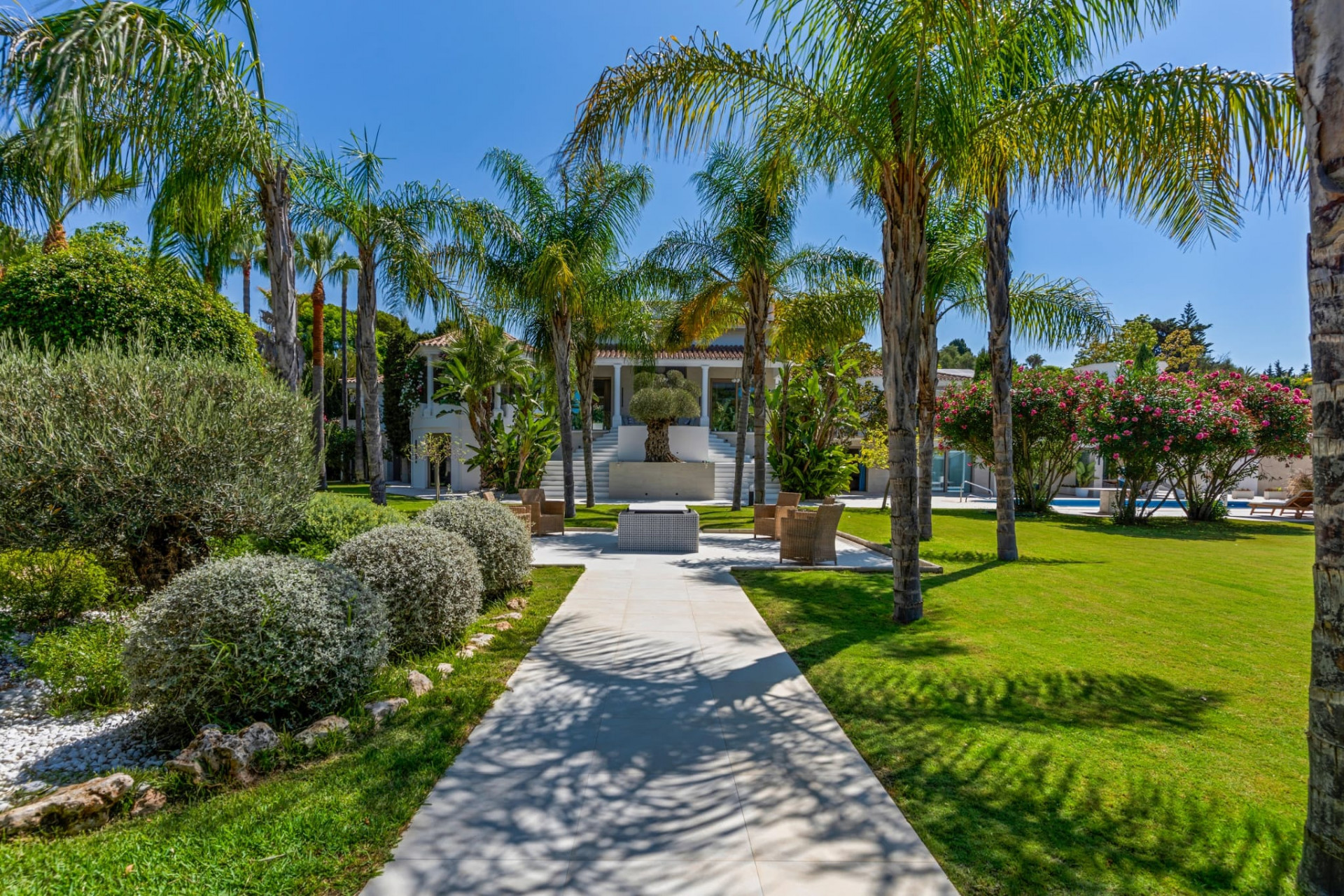 Villa in San Pedro de Alcantara - view 1