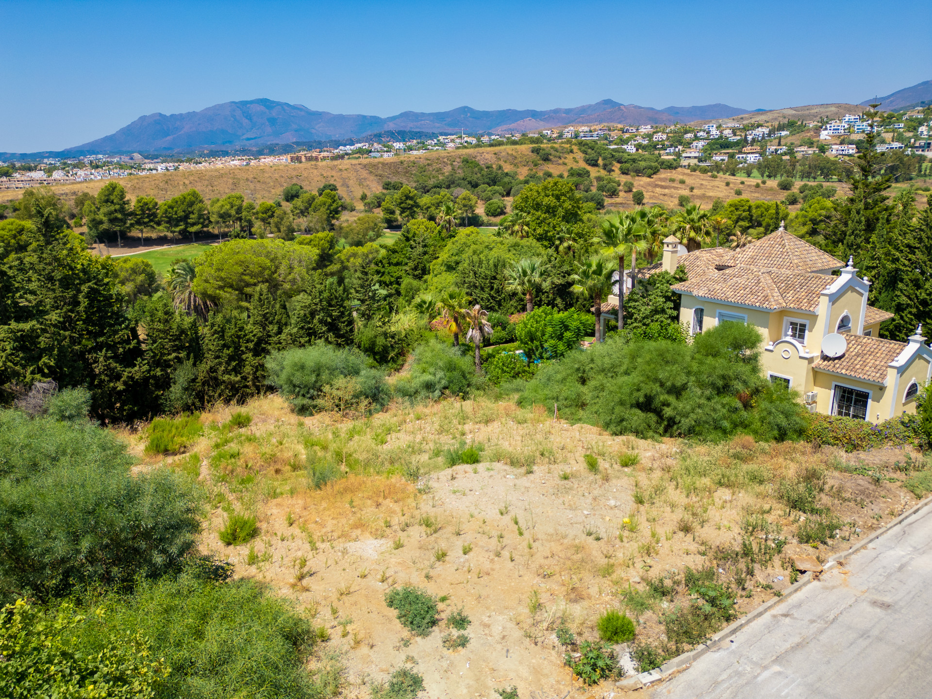 Land in El Paraiso - view 1