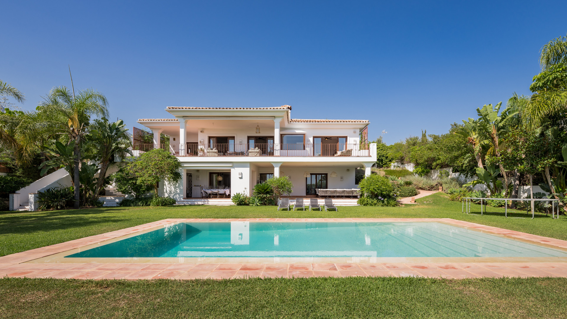 Villa in Marbella Del Este - view 1
