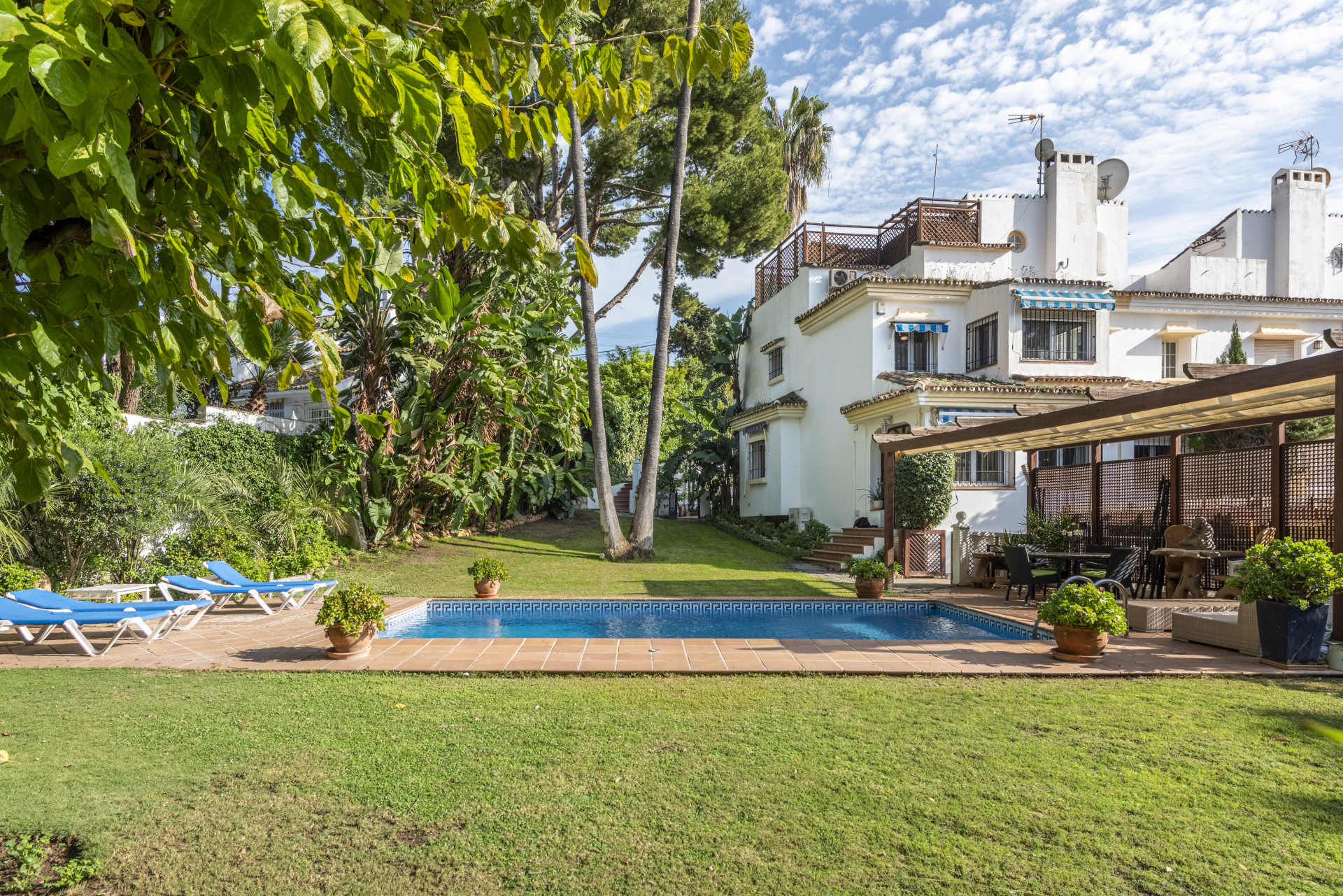 House in Marbella Del Este - view 1