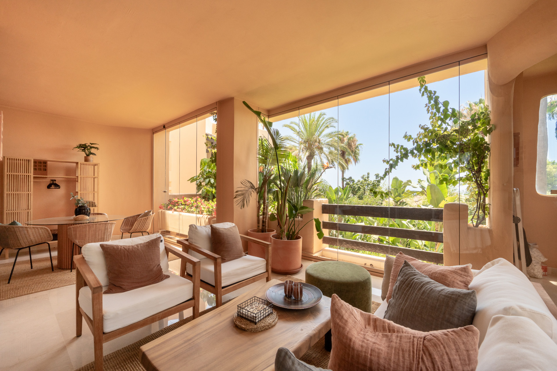 Apartment in Marbella Del Este - view 1