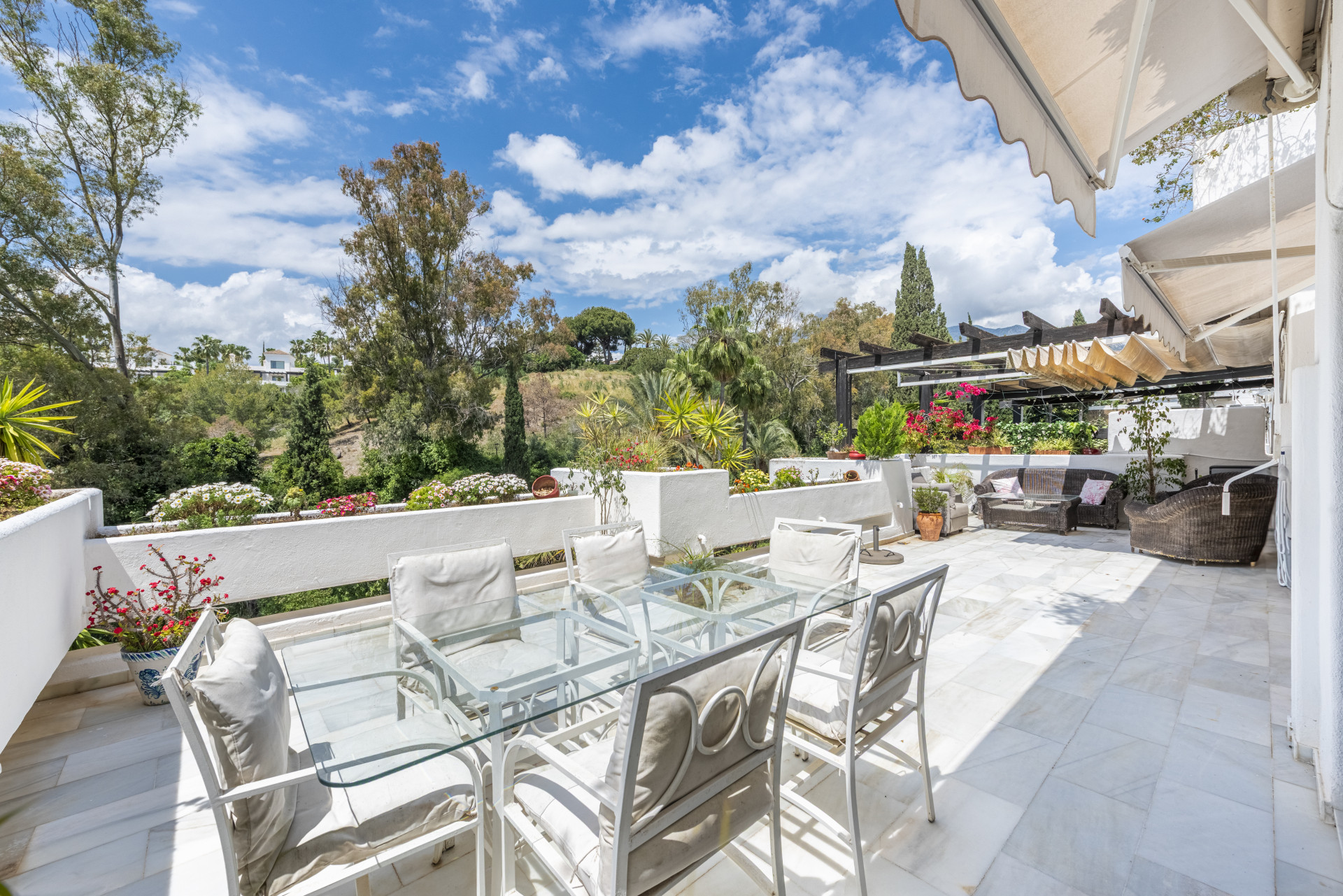 Apartment in Nueva Andalucia - view 1
