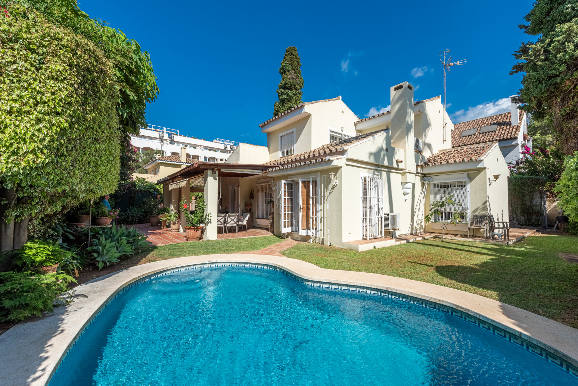 Villa in Marbella - view 1