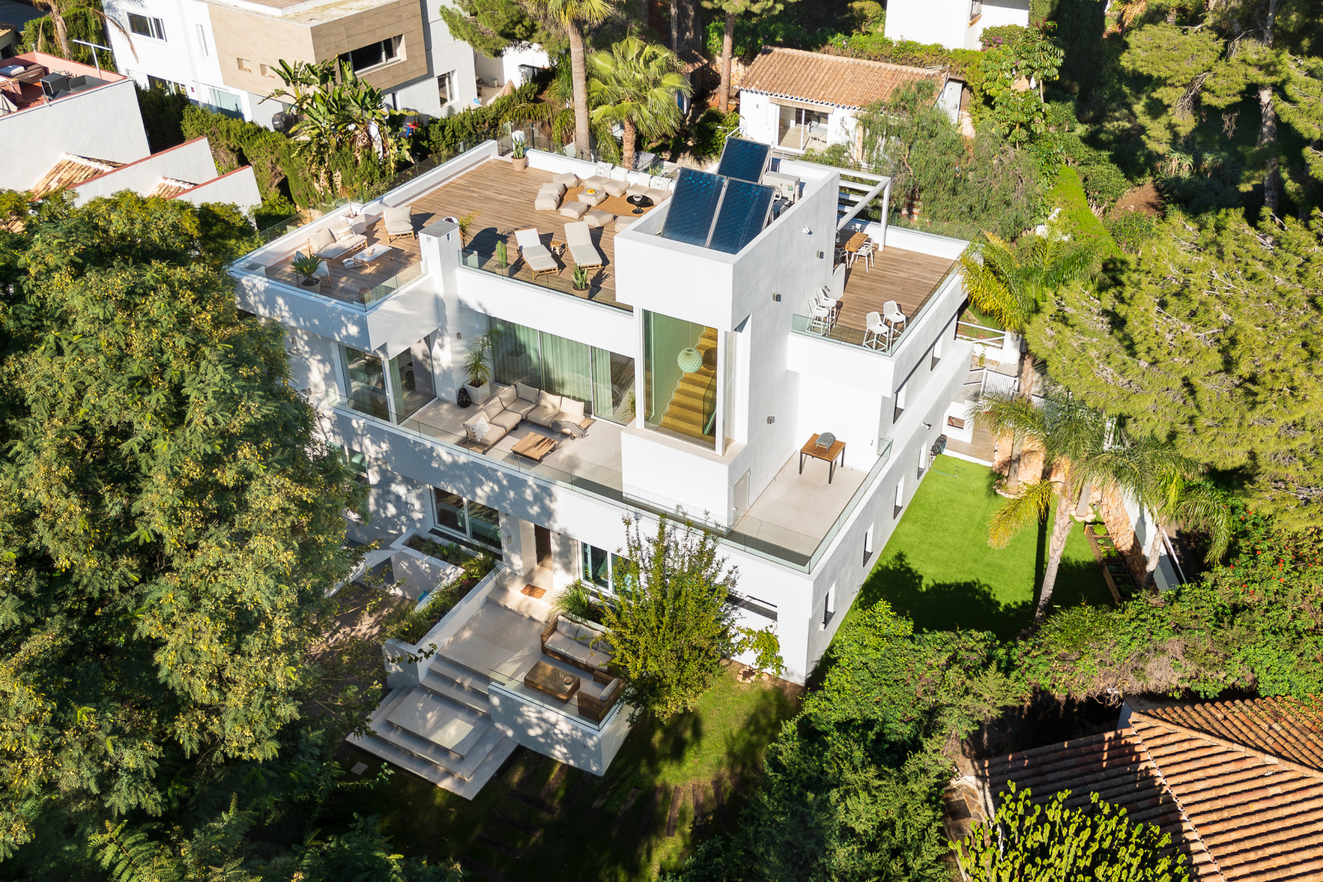 Villa in Nueva Andalucia - view 1