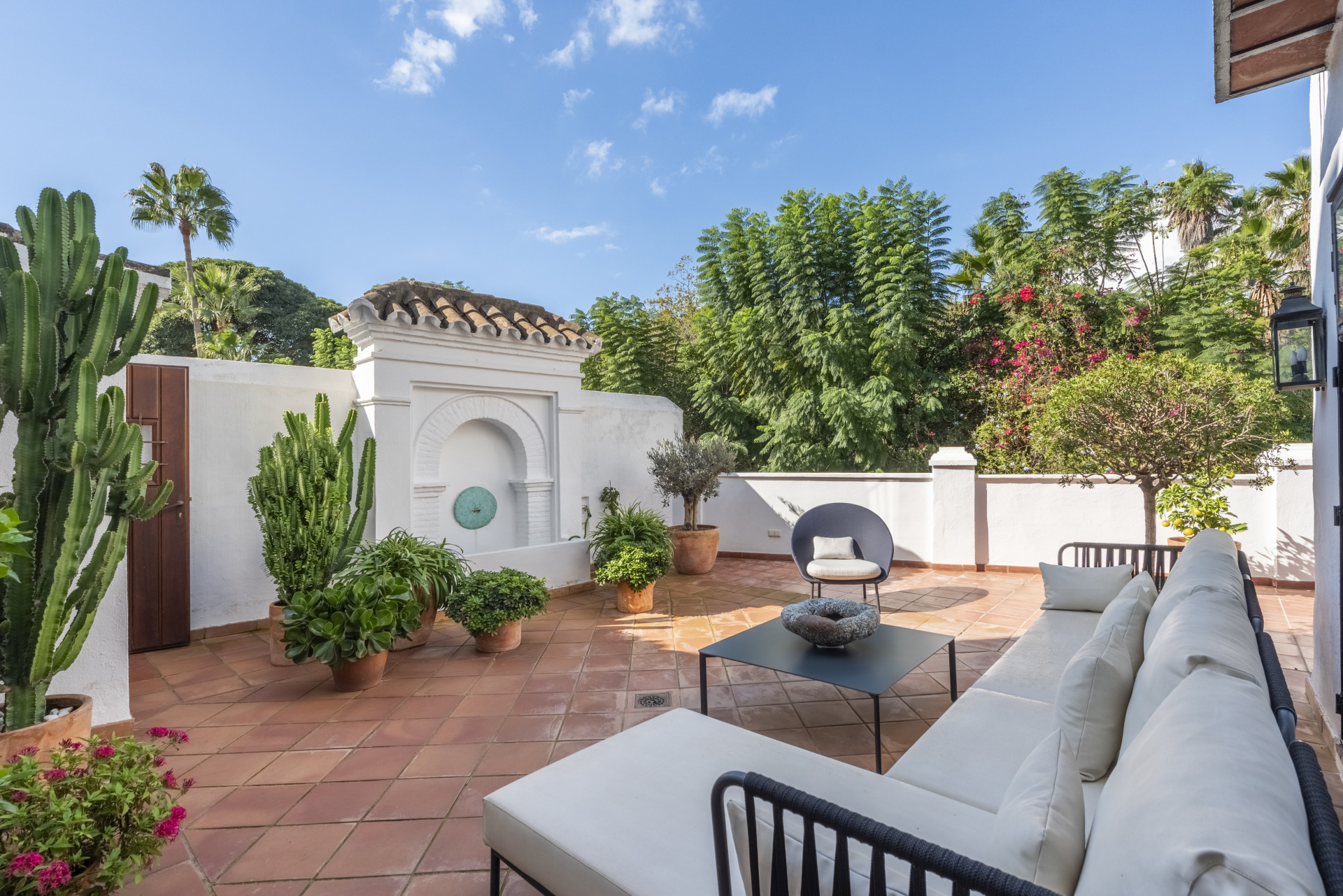 House in Marbella Del Este - view 1