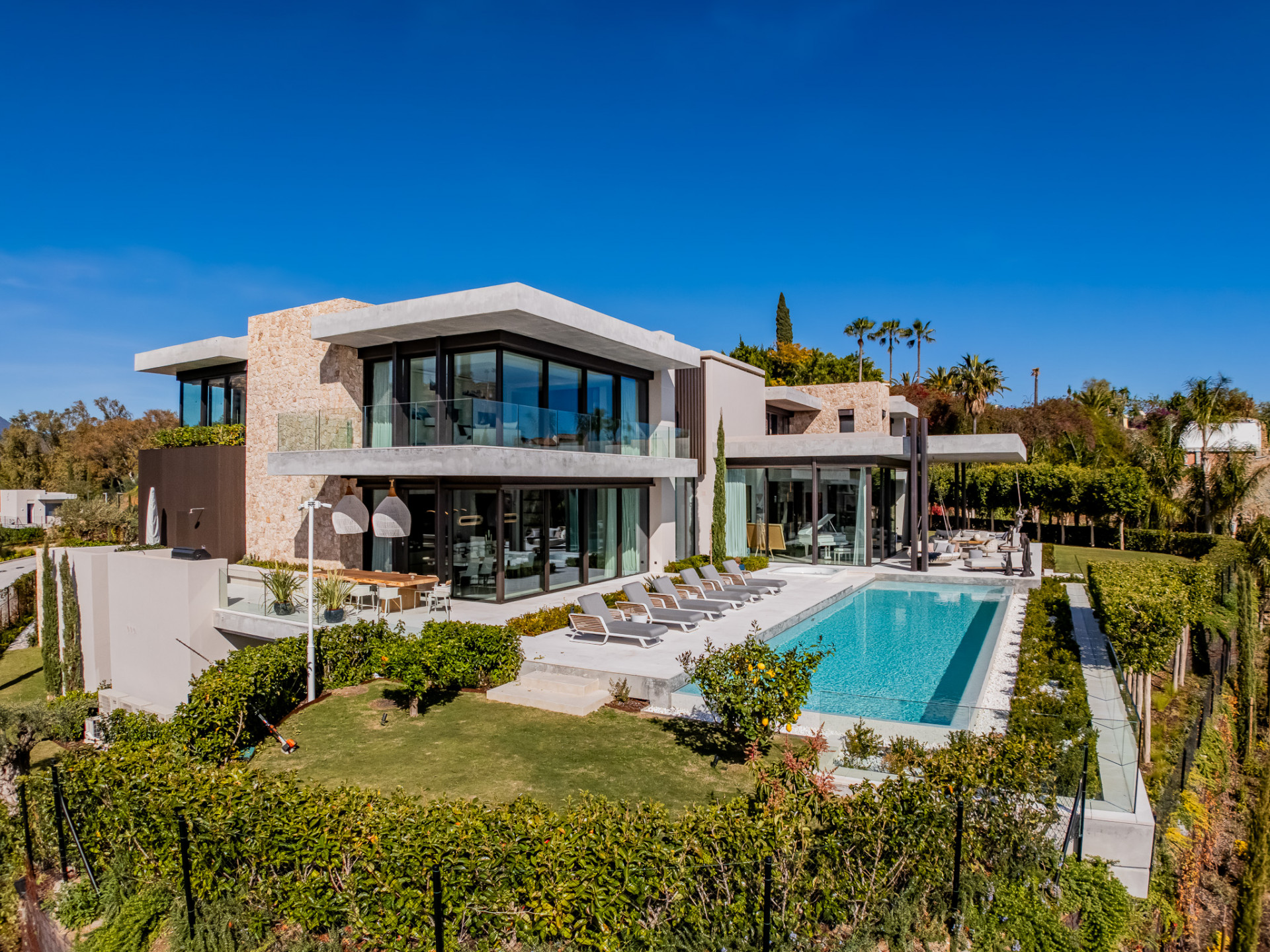 Villa in Benahavis - view 1