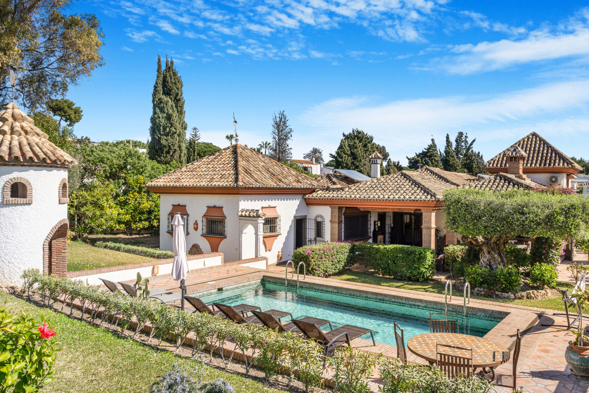 Villa in Marbella Del Este - view 1
