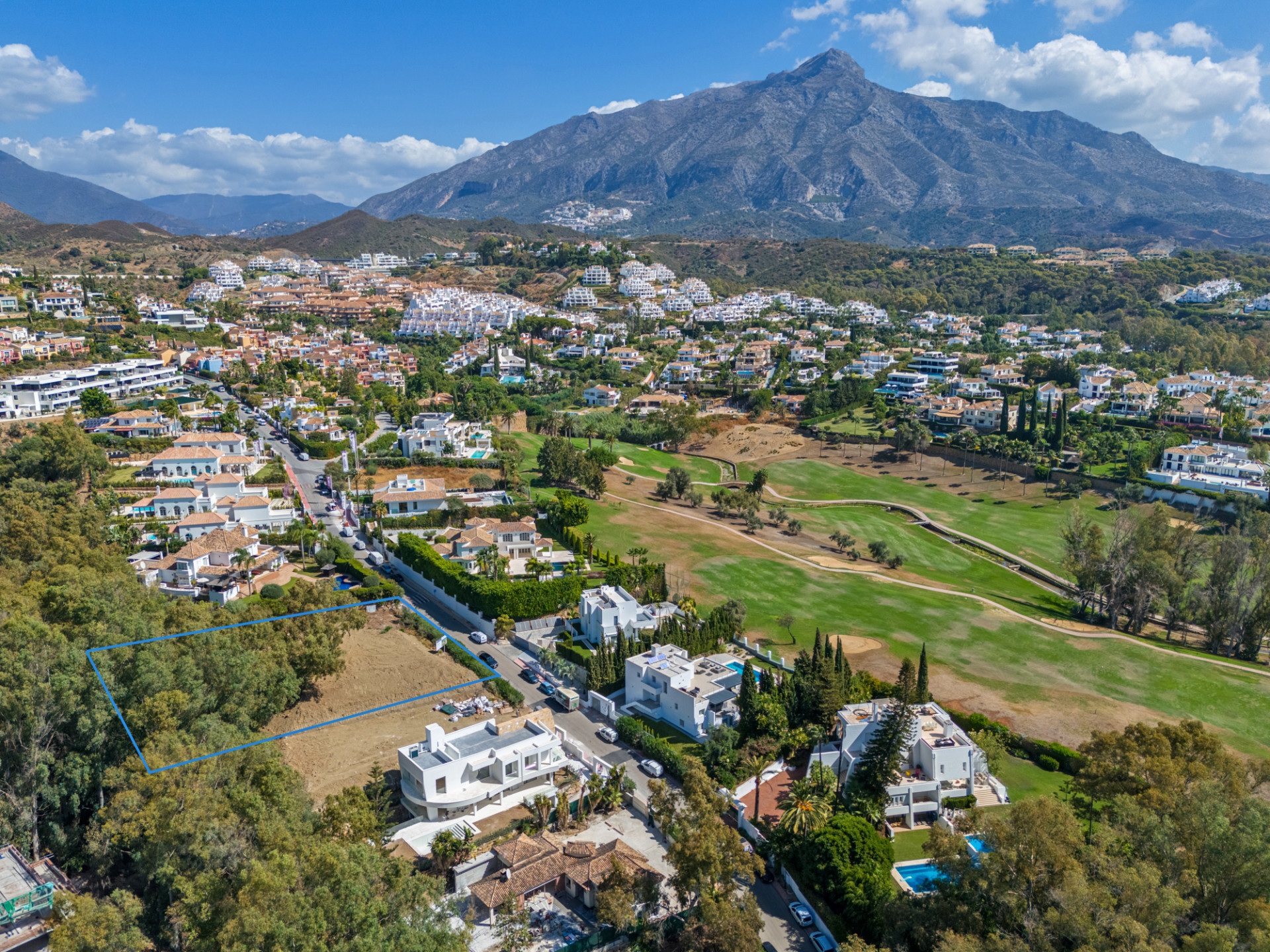 Land in Marbella Del Este - view 1