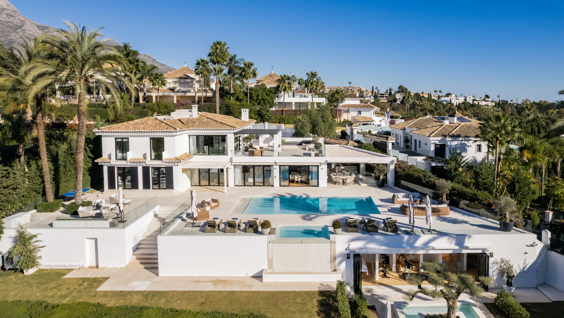 Villa in Marbella - view 1