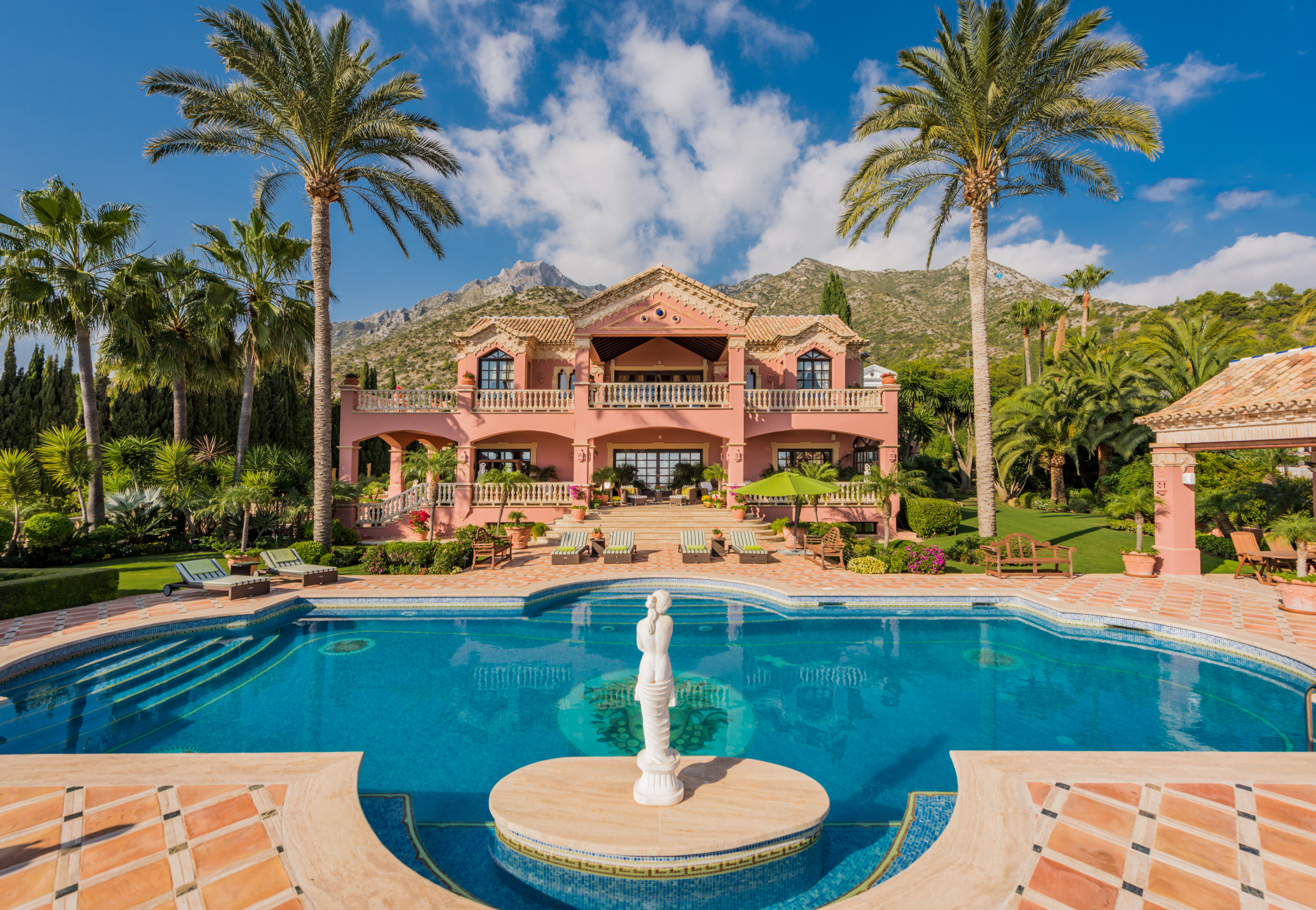 Villa in Marbella - view 1