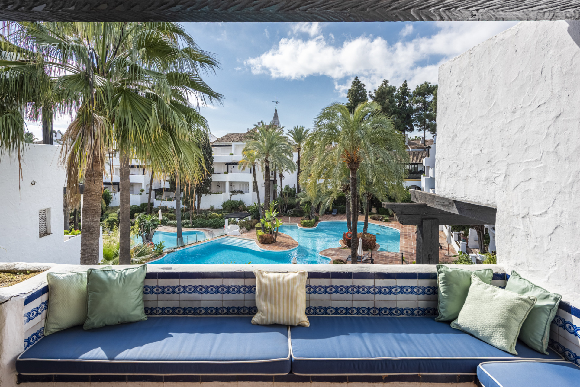 Penthouse in Marbella Del Este - view 1