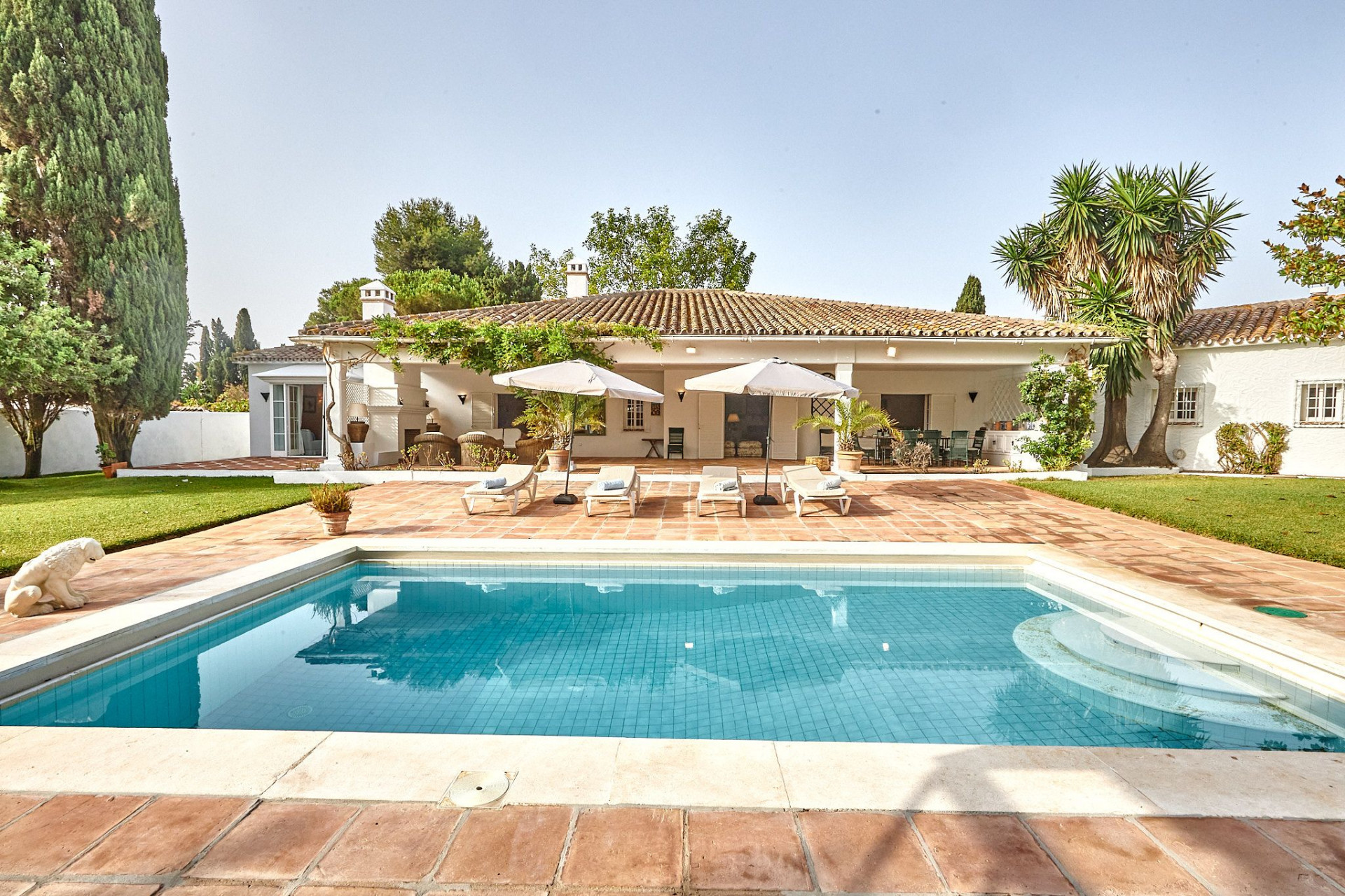 Villa in Estepona - view 1