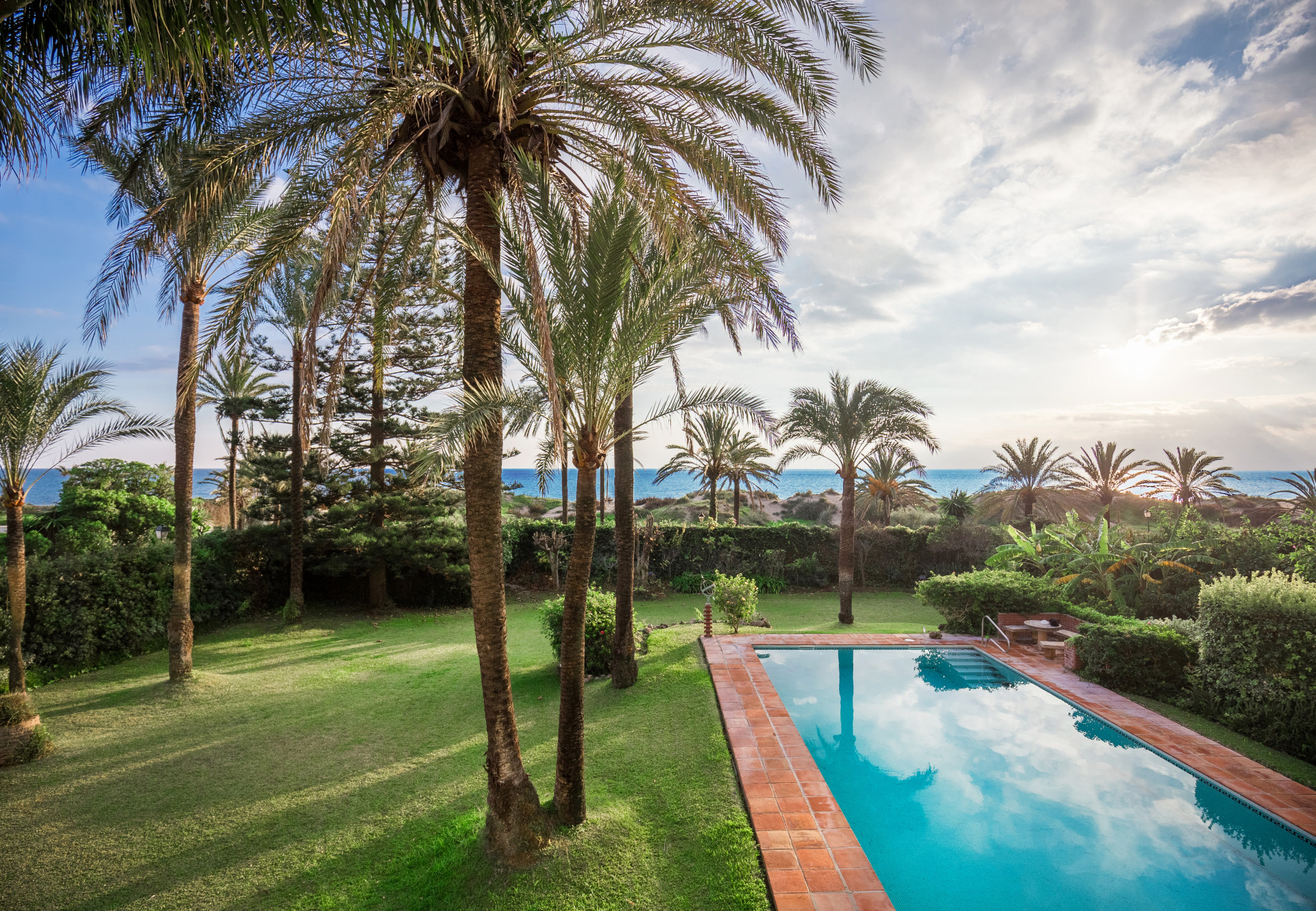Villa in Marbella Del Este - view 1