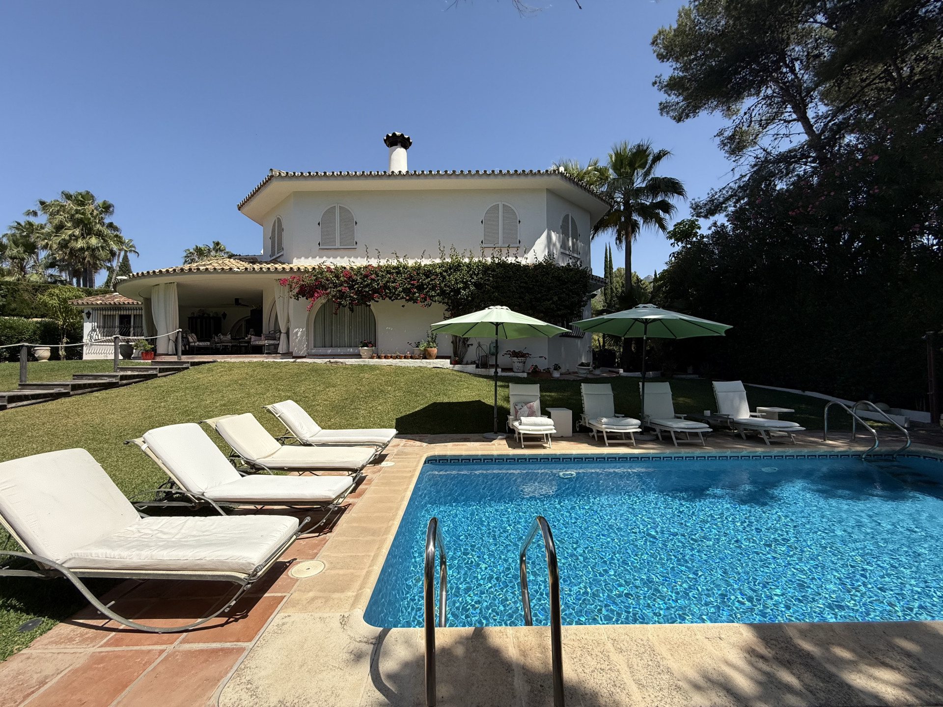 House in Marbella Del Este - view 1