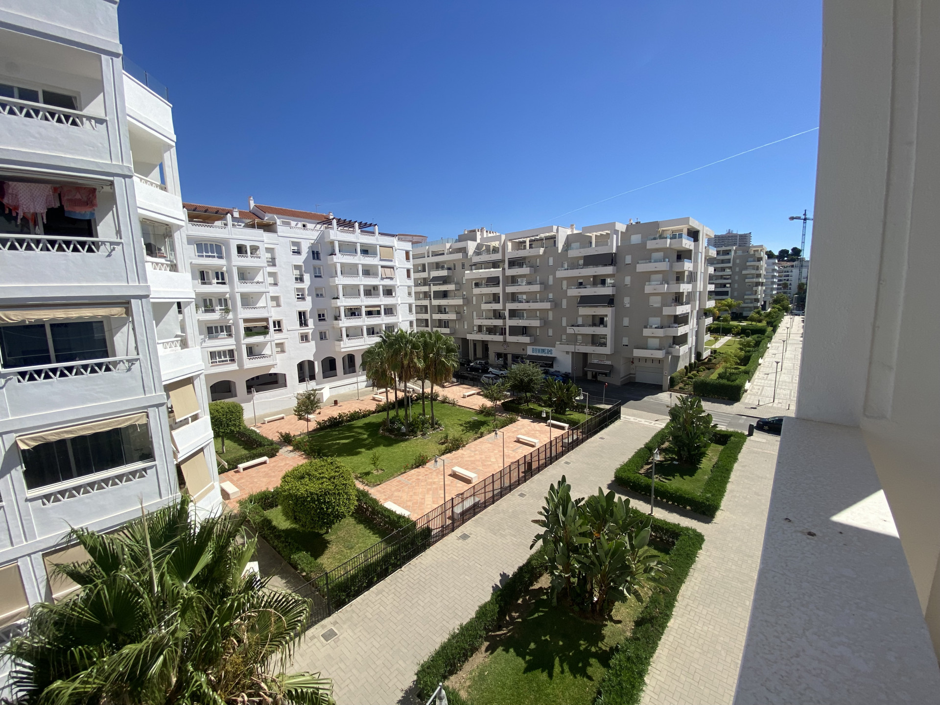 Apartment in Marbella Del Este - view 1