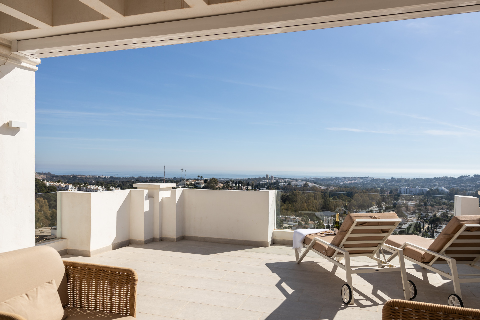 Apartment in Marbella Del Este - view 1