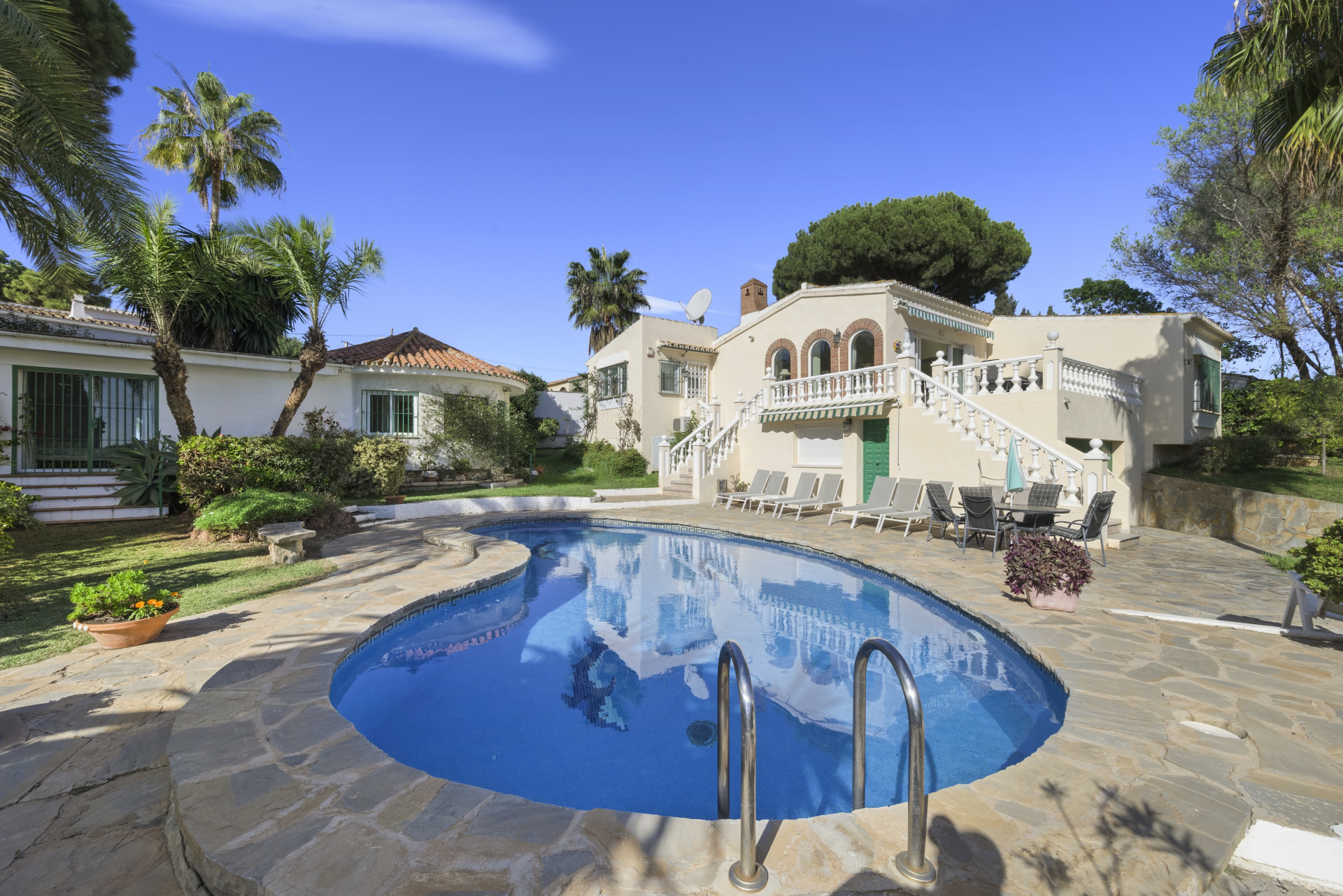 Villa in Malaga - view 1