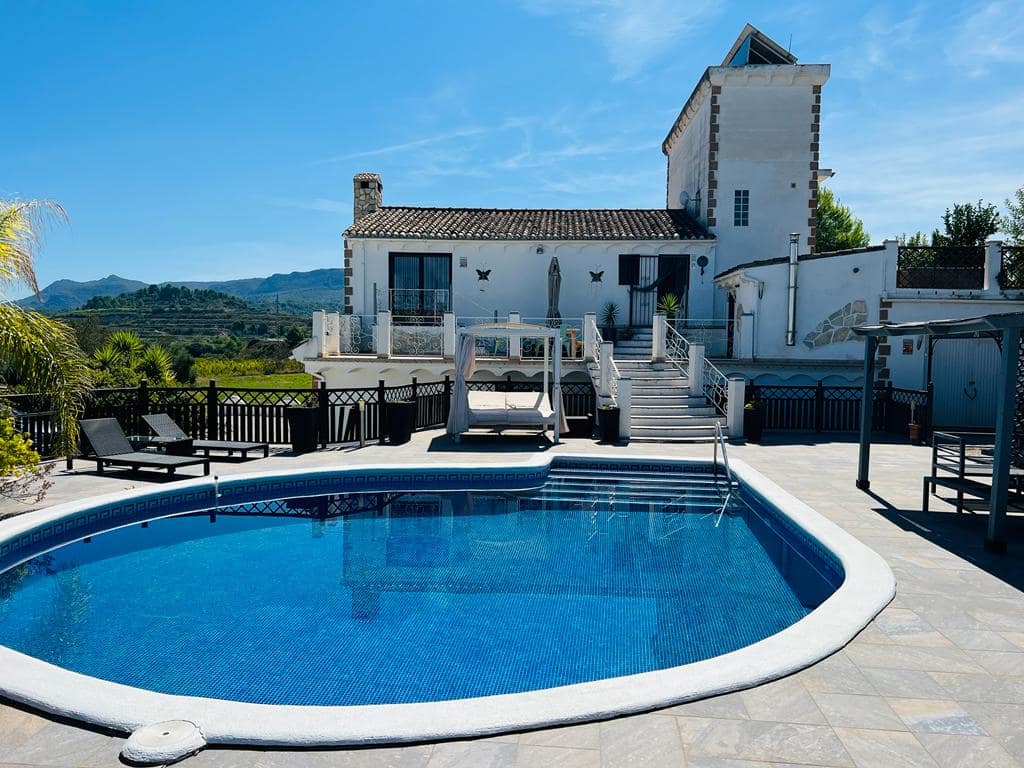 Villa in Valencia - view 1