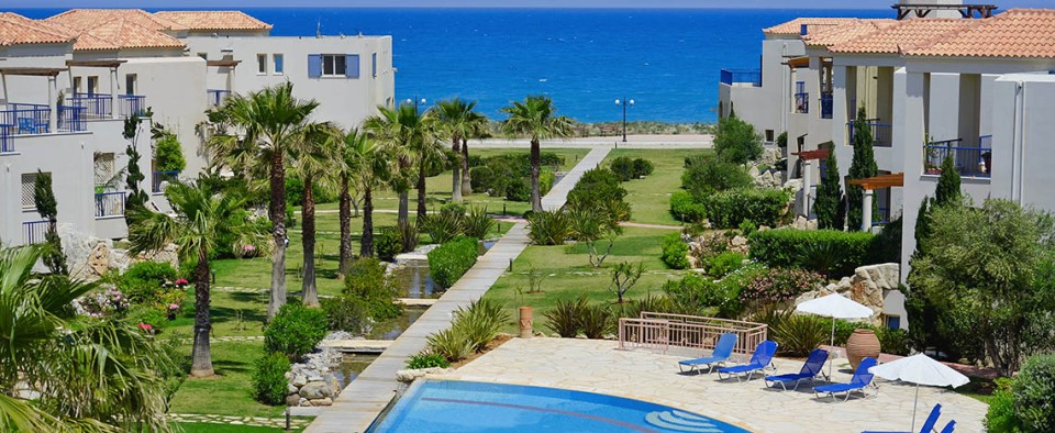 Apartment in Pyrgos Psilonerou - view 1
